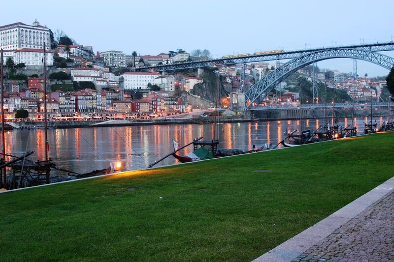 Cais de Gaia Viewpoint